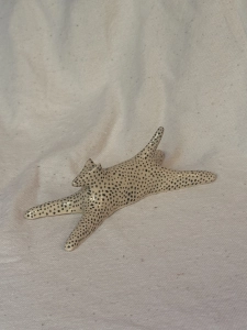FIGURKA PIESKA W KROPKI DUŻA