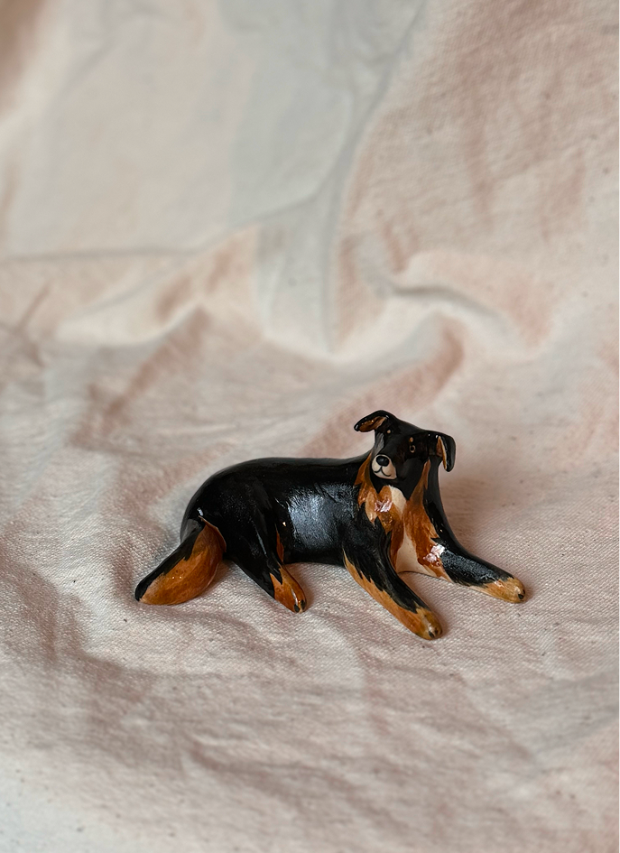 Figurka ceramiczna z pupilem